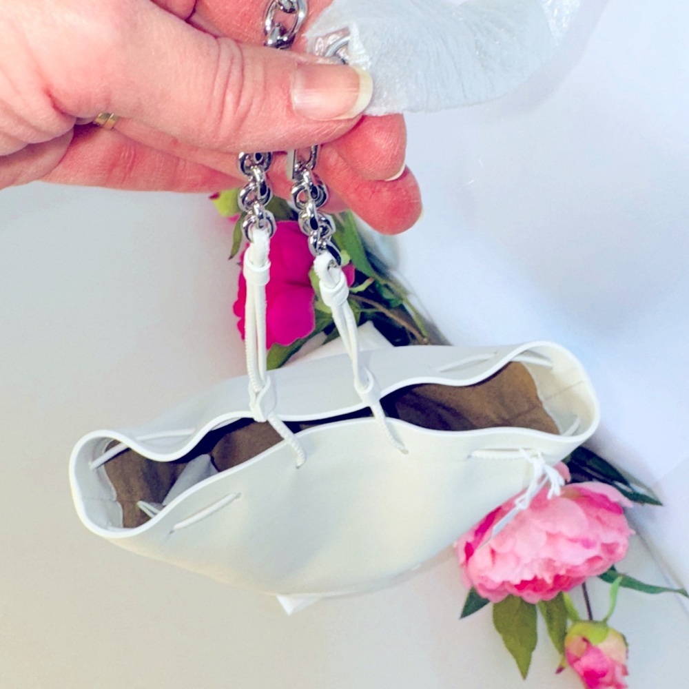 🤍MAISON MARGIELA🤍Tabi White Leather Bucket Bag - Picture 5 of 12